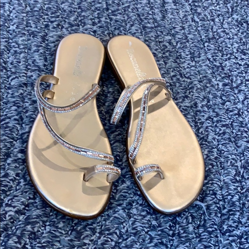 Flat sandals with rose gold jewels